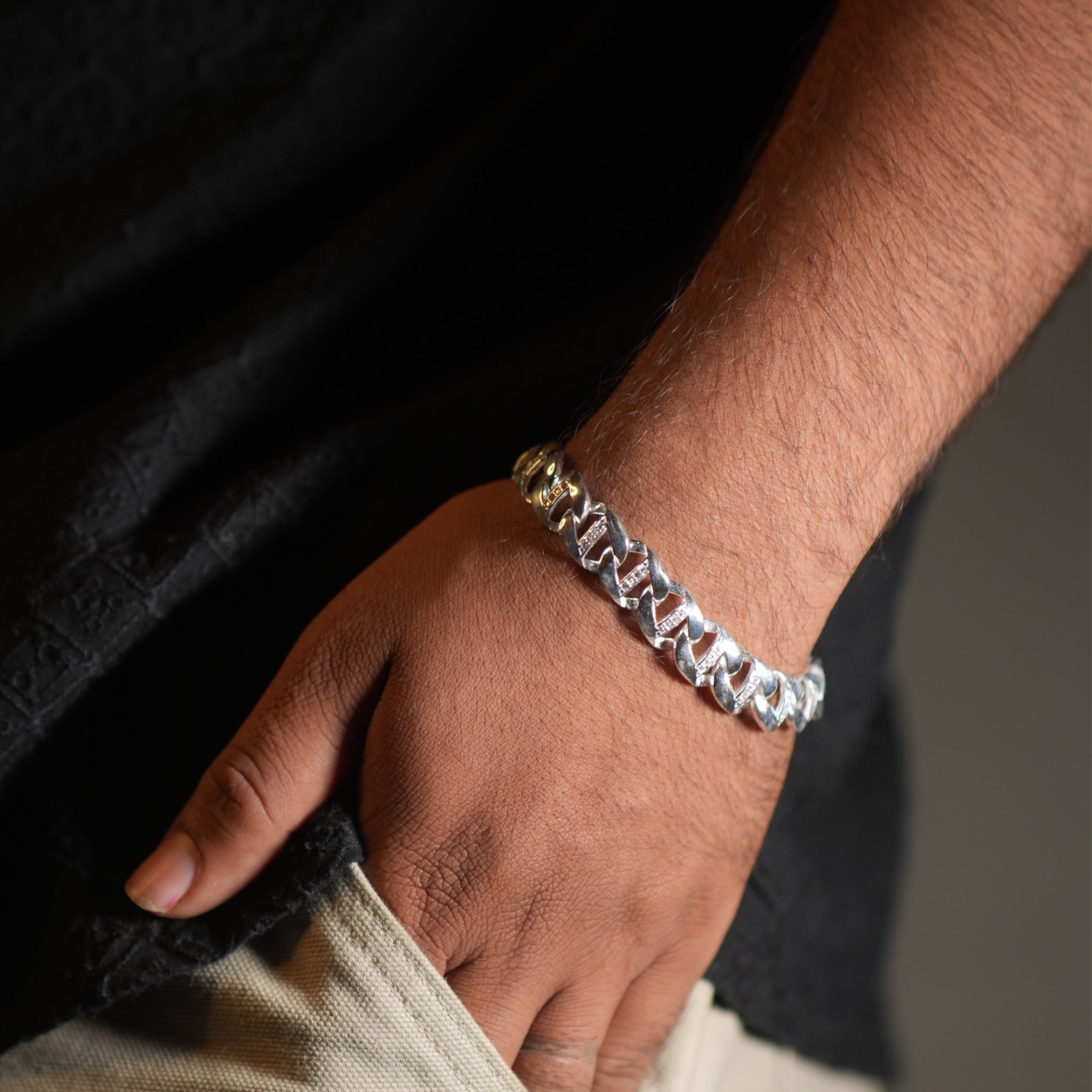 Heavy Silver Look Bracelet for Men | Stylish Chain Design