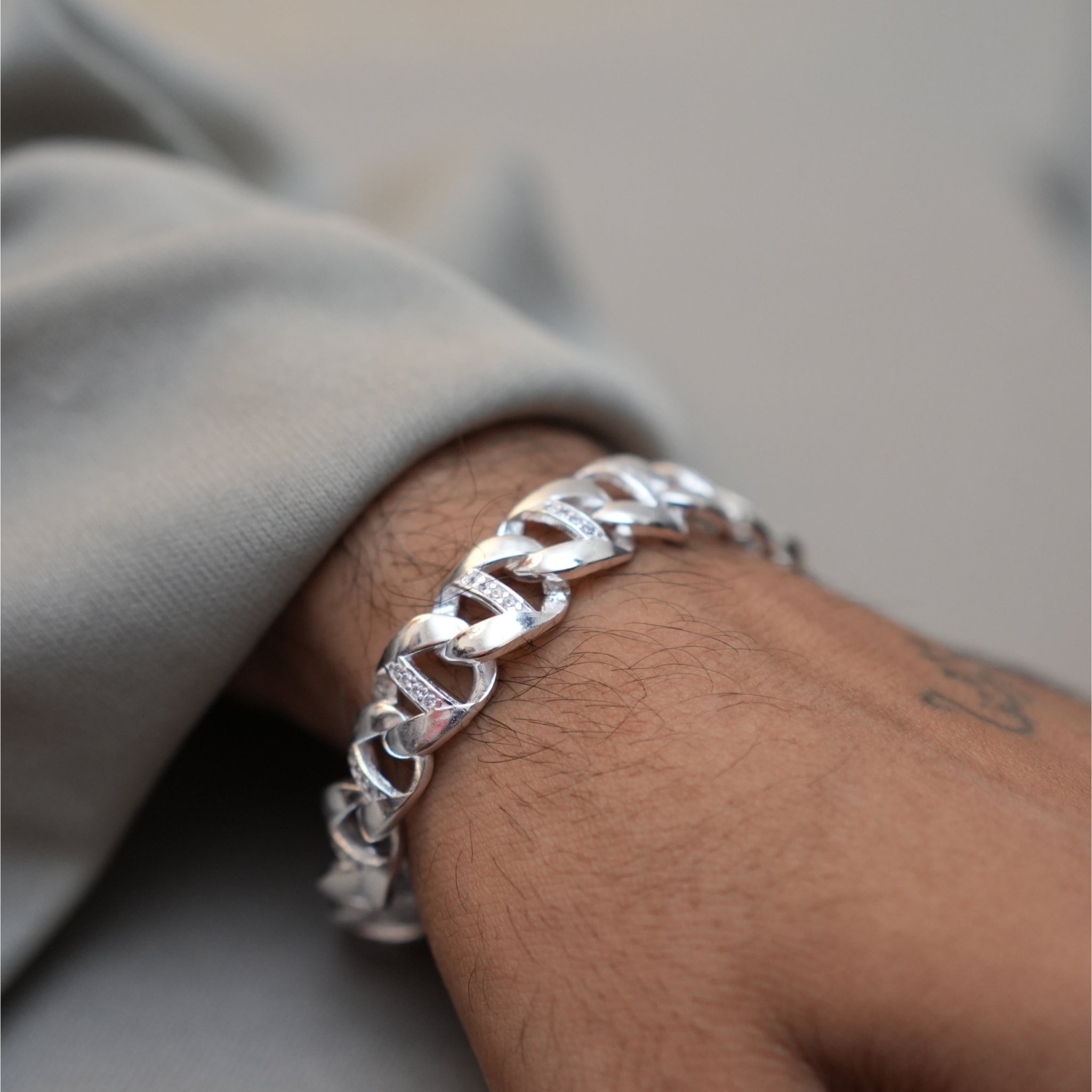 Heavy Silver Look Bracelet for Men | Stylish Chain Design