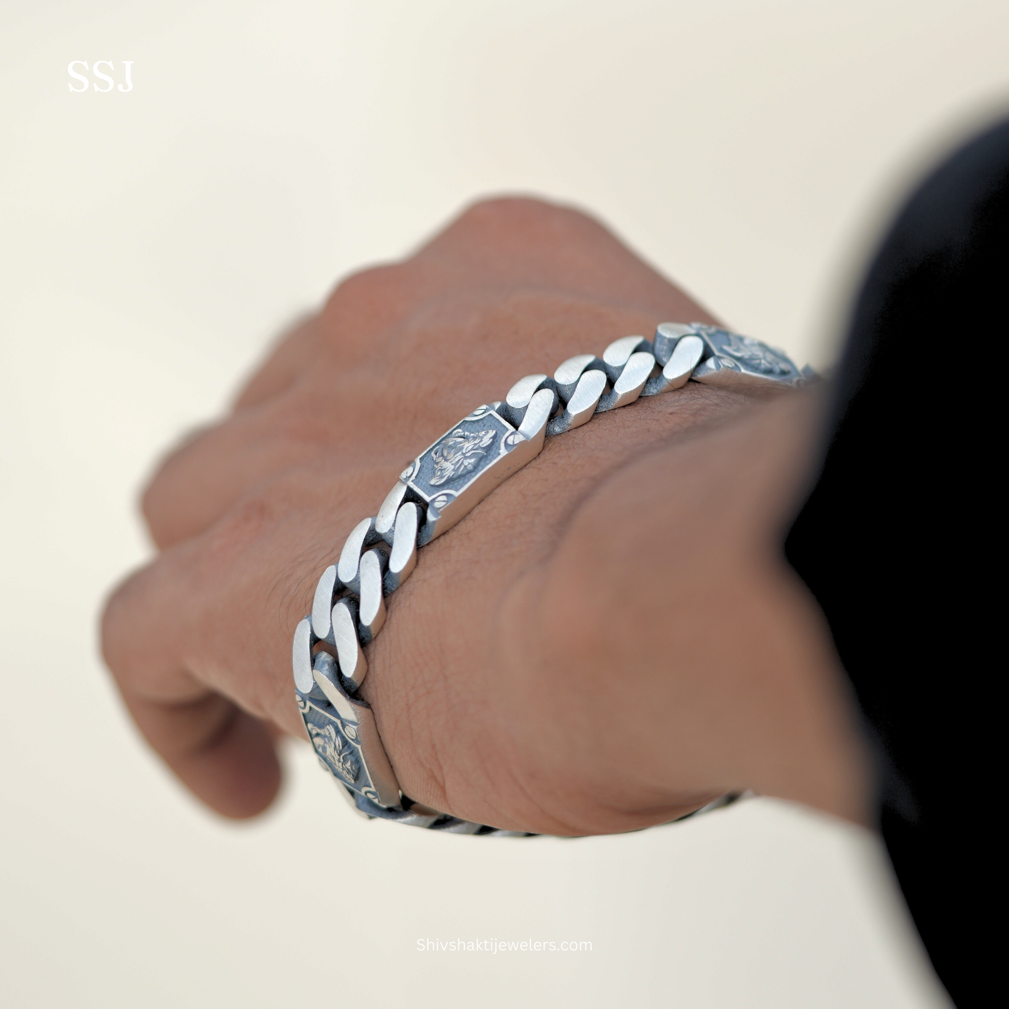 925 Silver Lion Head Men’s Bracelet – Oxidised Cuban Chain Style