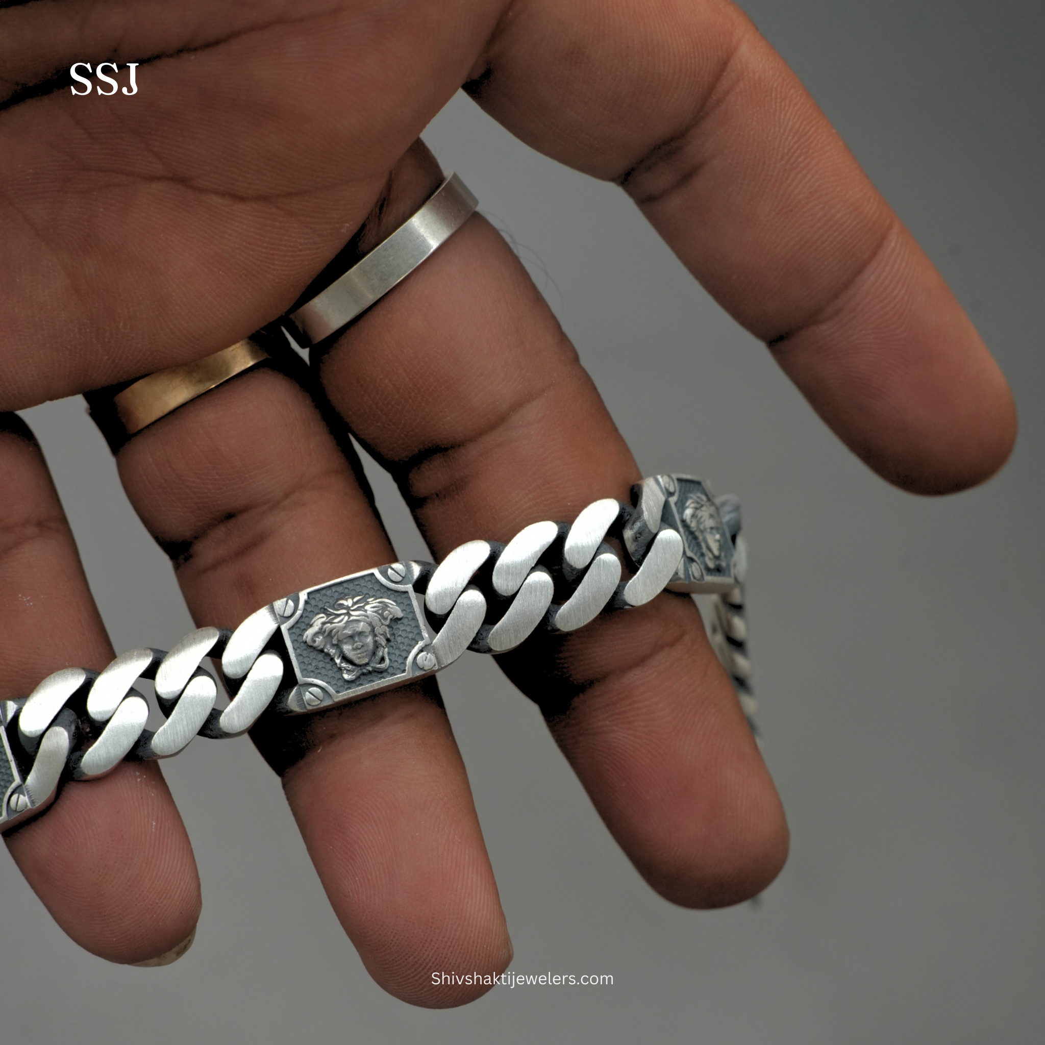925 Silver Lion Head Men’s Bracelet – Oxidised Cuban Chain Style
