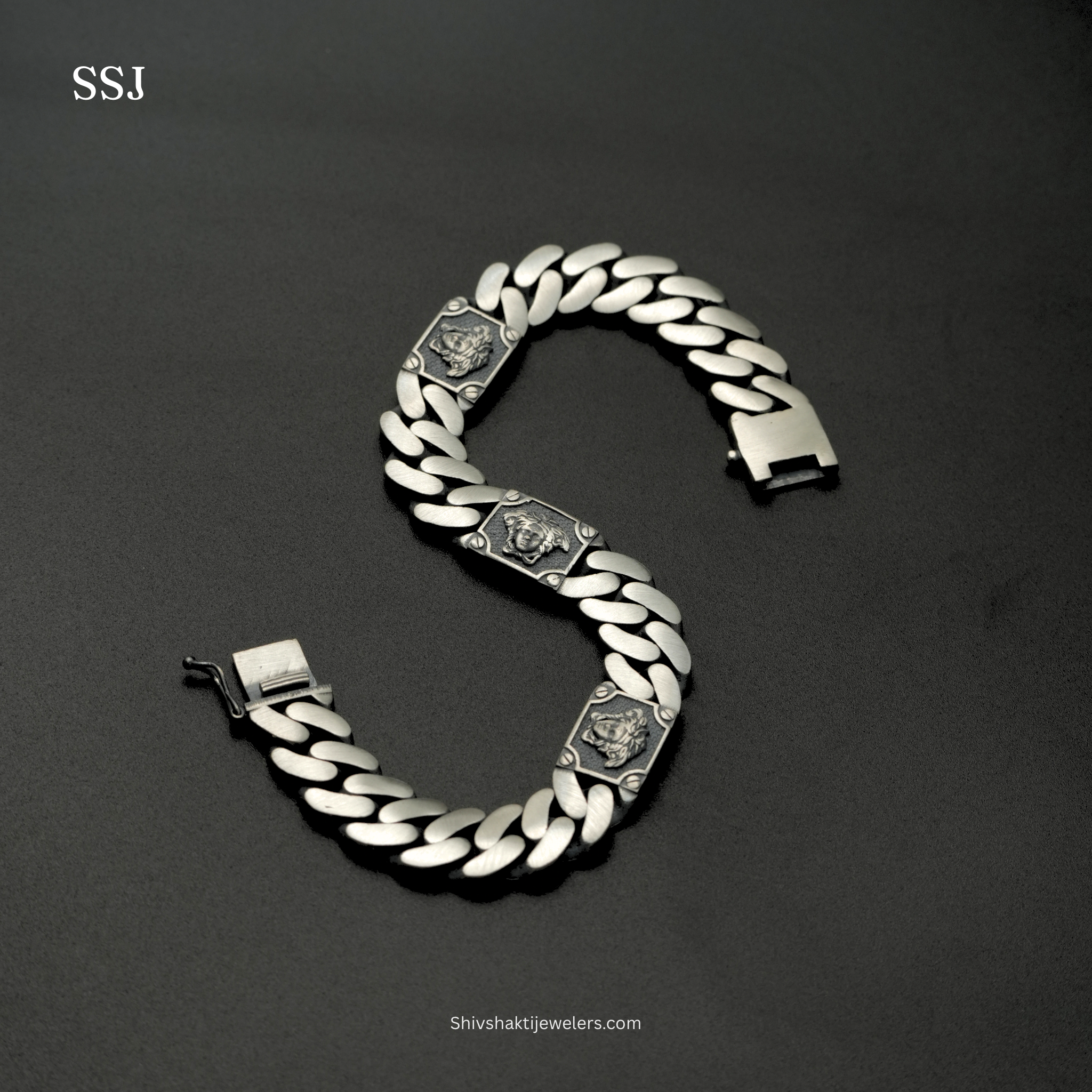 925 Silver Lion Head Men’s Bracelet – Oxidised Cuban Chain Style