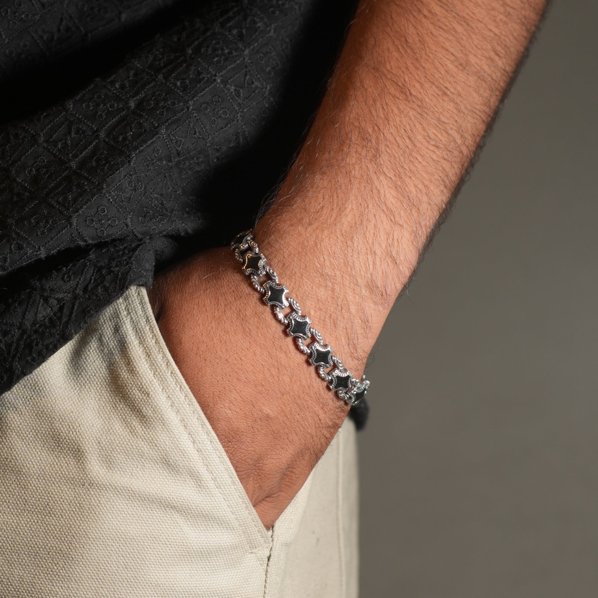Reversible Oxidized Pattern Link Bracelet For Him