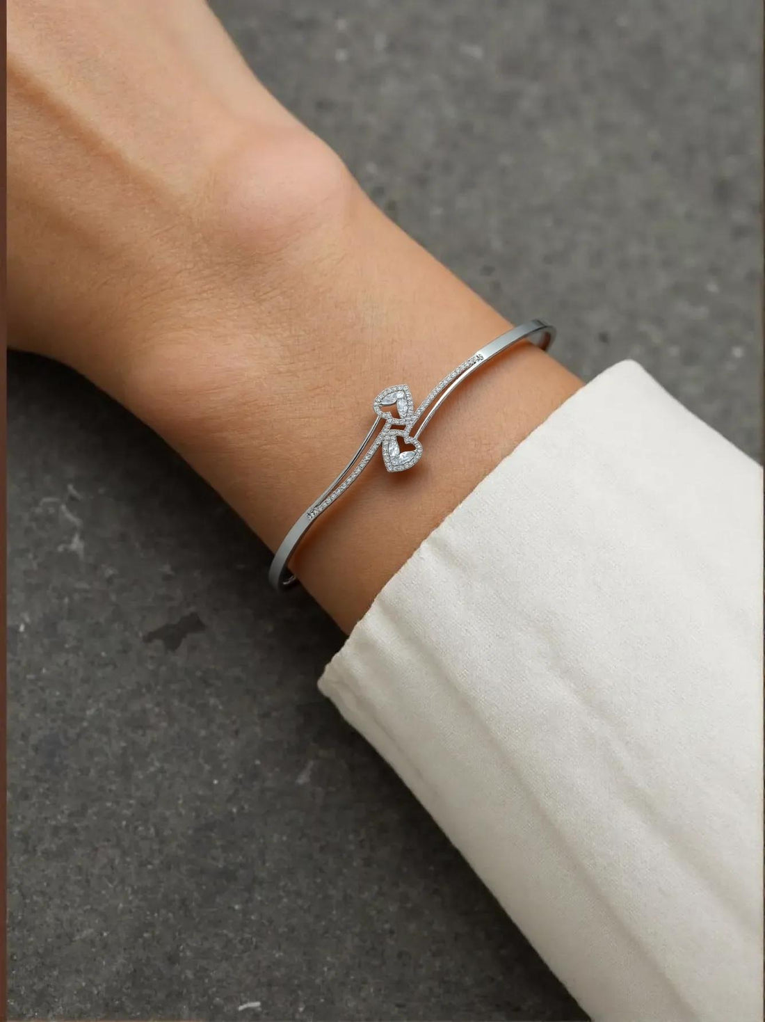 Heart shape sparkling 925 silver bracelet for her