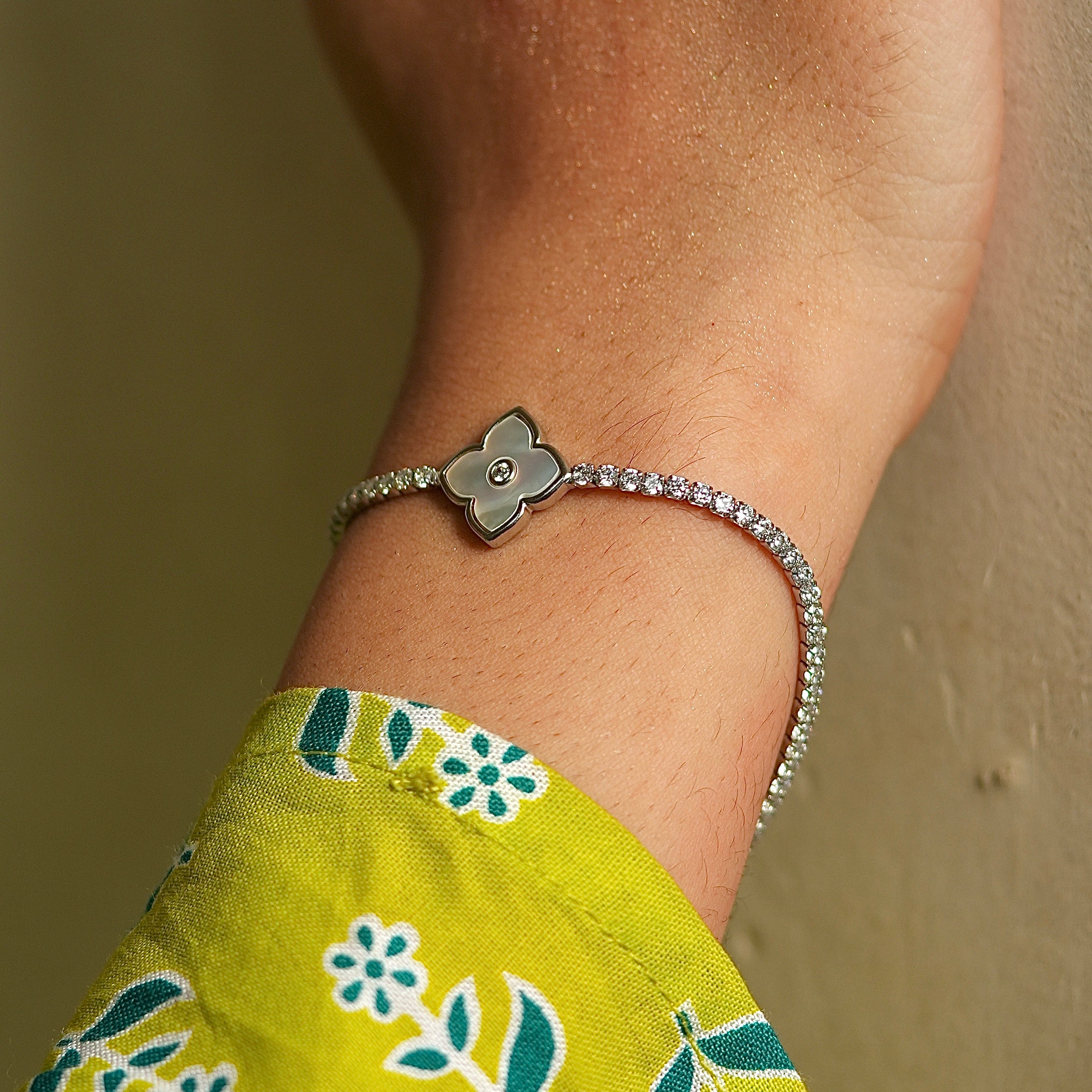 925 Silver Mother of Pearl Clover Bracelet – Elegant Everyday & Party Wear