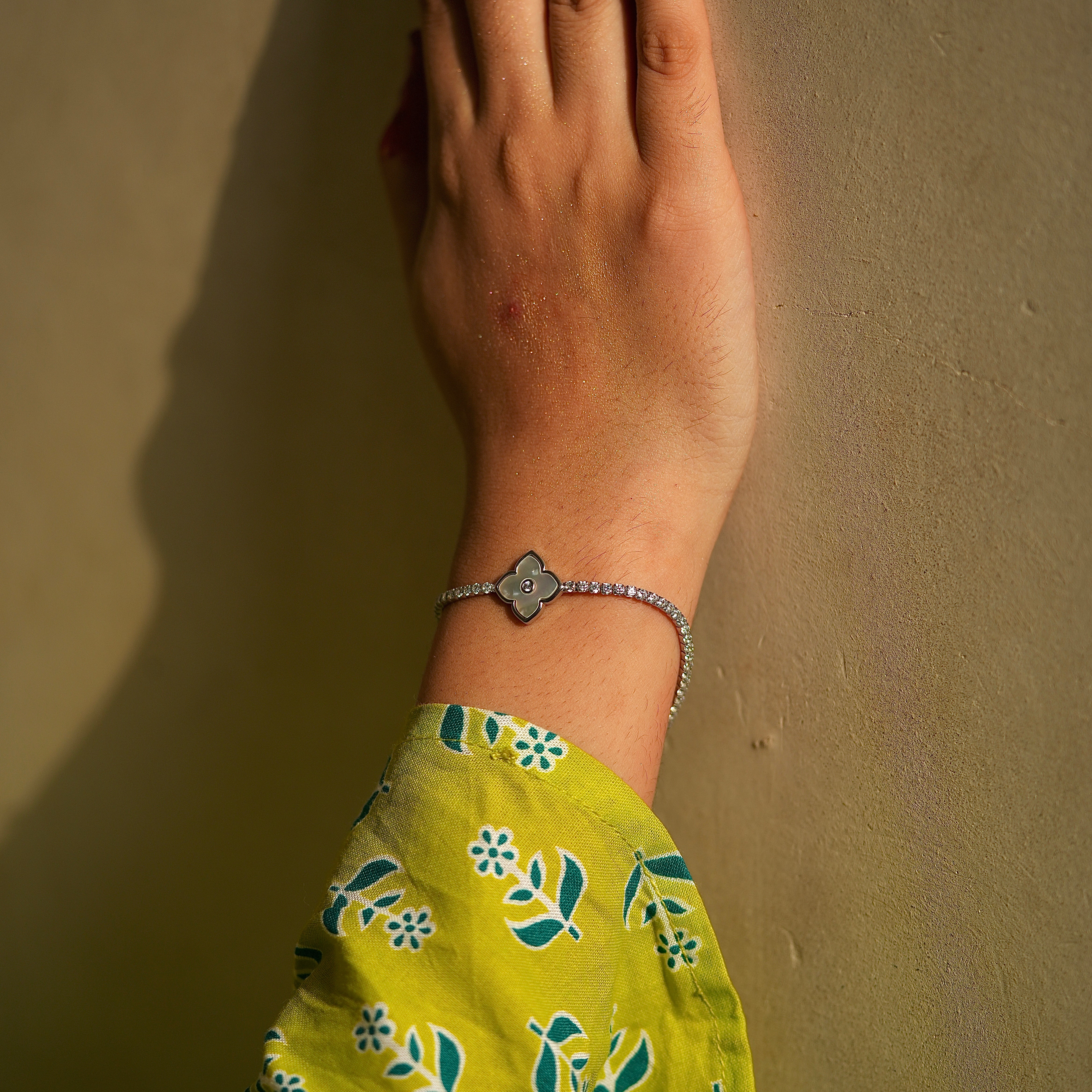 925 Silver Mother of Pearl Clover Bracelet – Elegant Everyday & Party Wear