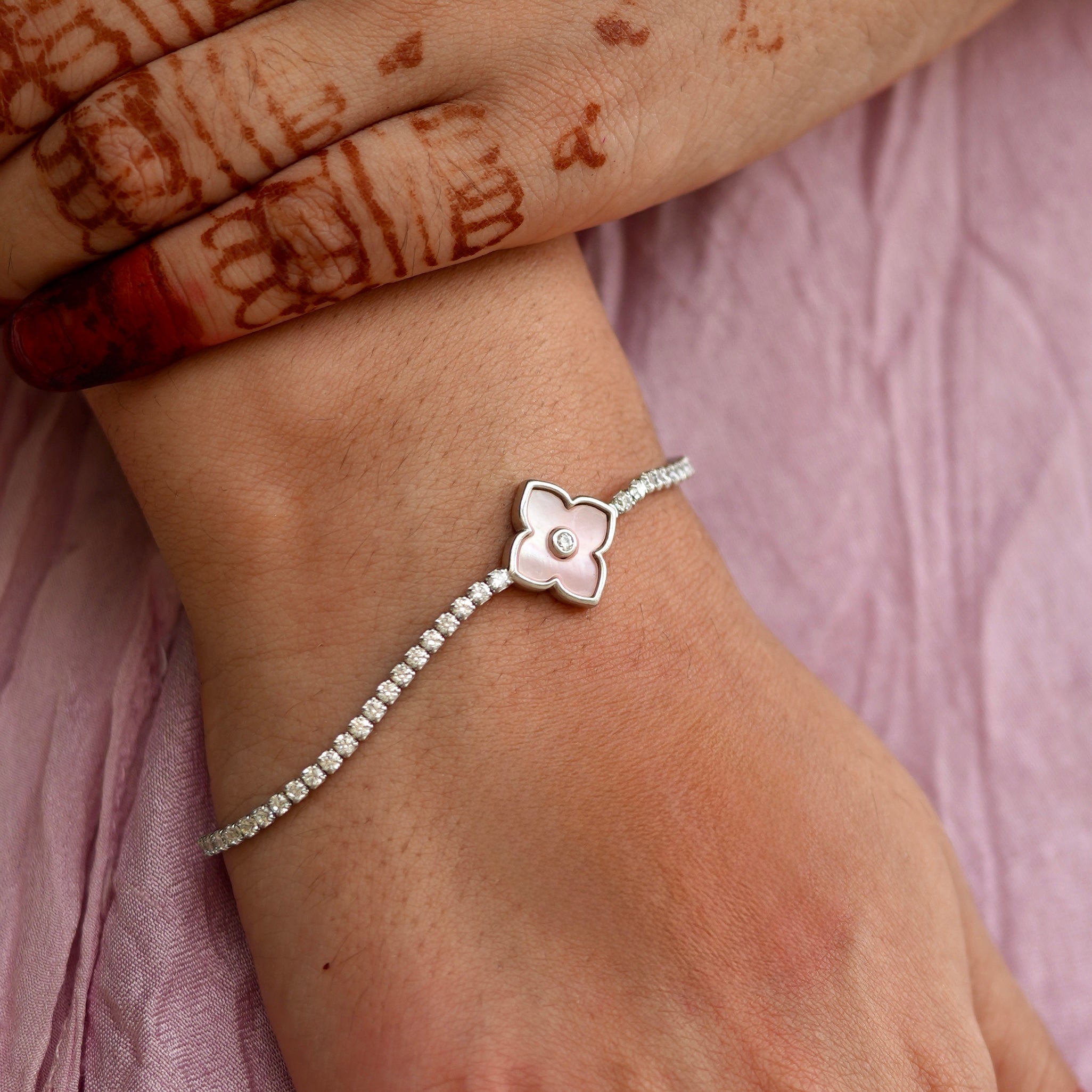 925 Silver Mother of Pearl Clover Bracelet – Elegant Everyday & Party Wear