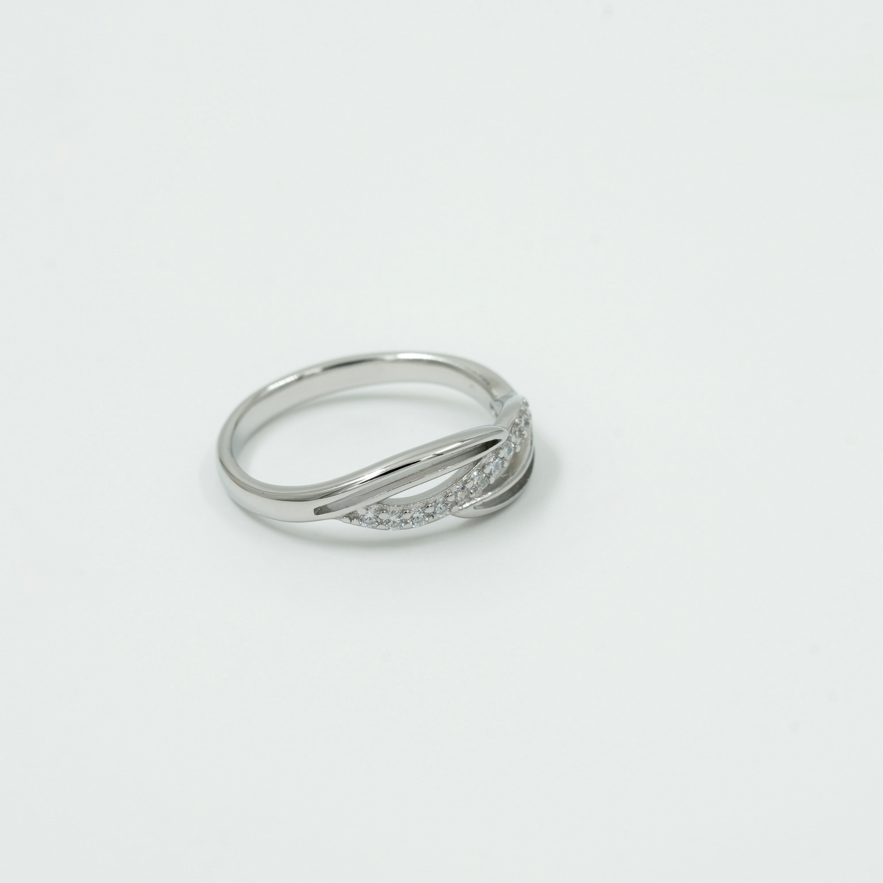 925 Silver Twisted Infinity Ring with CZ Diamonds – Elegant Minimalist Design