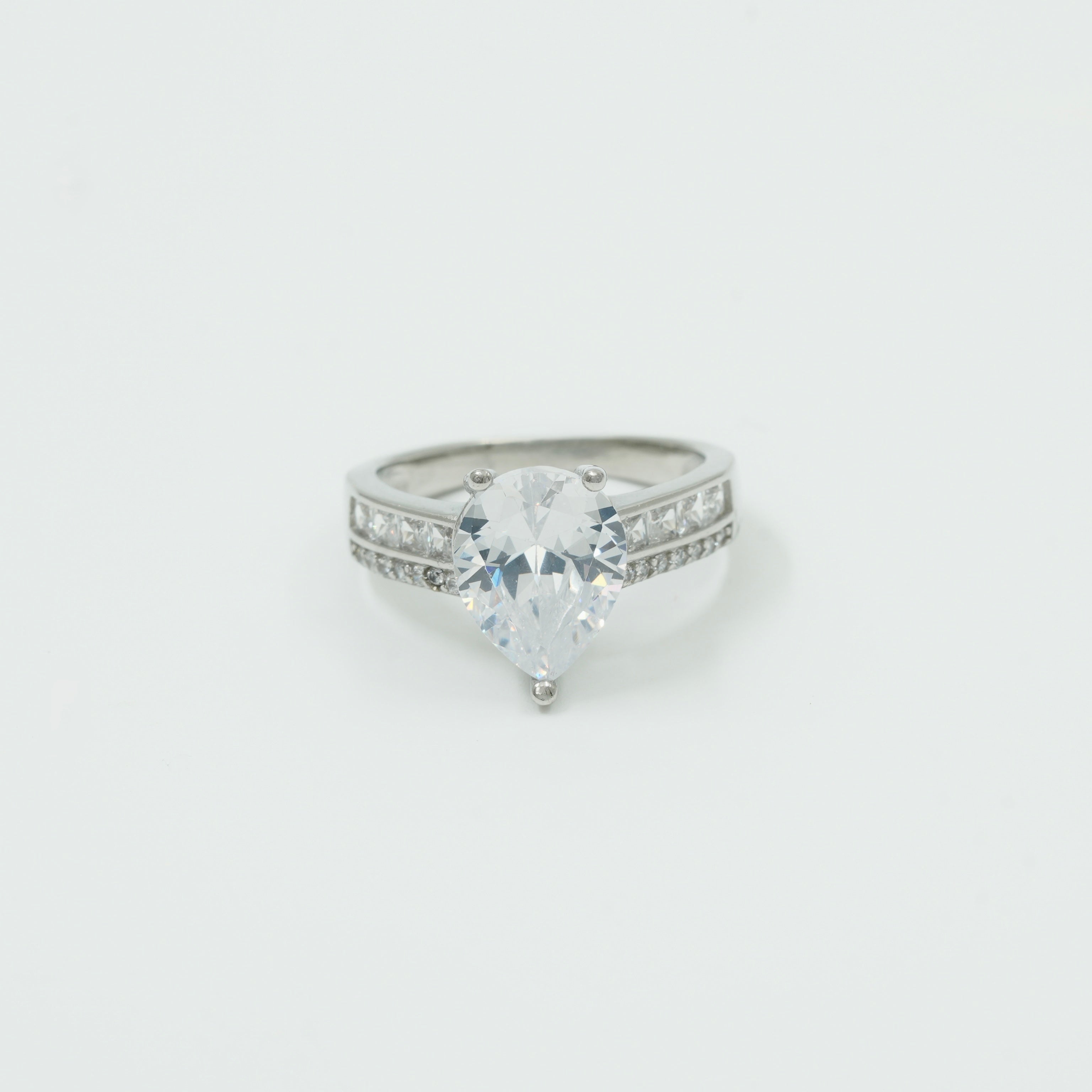 925 Sterling Silver Pear-Cut Solitaire Ring with Side Accents