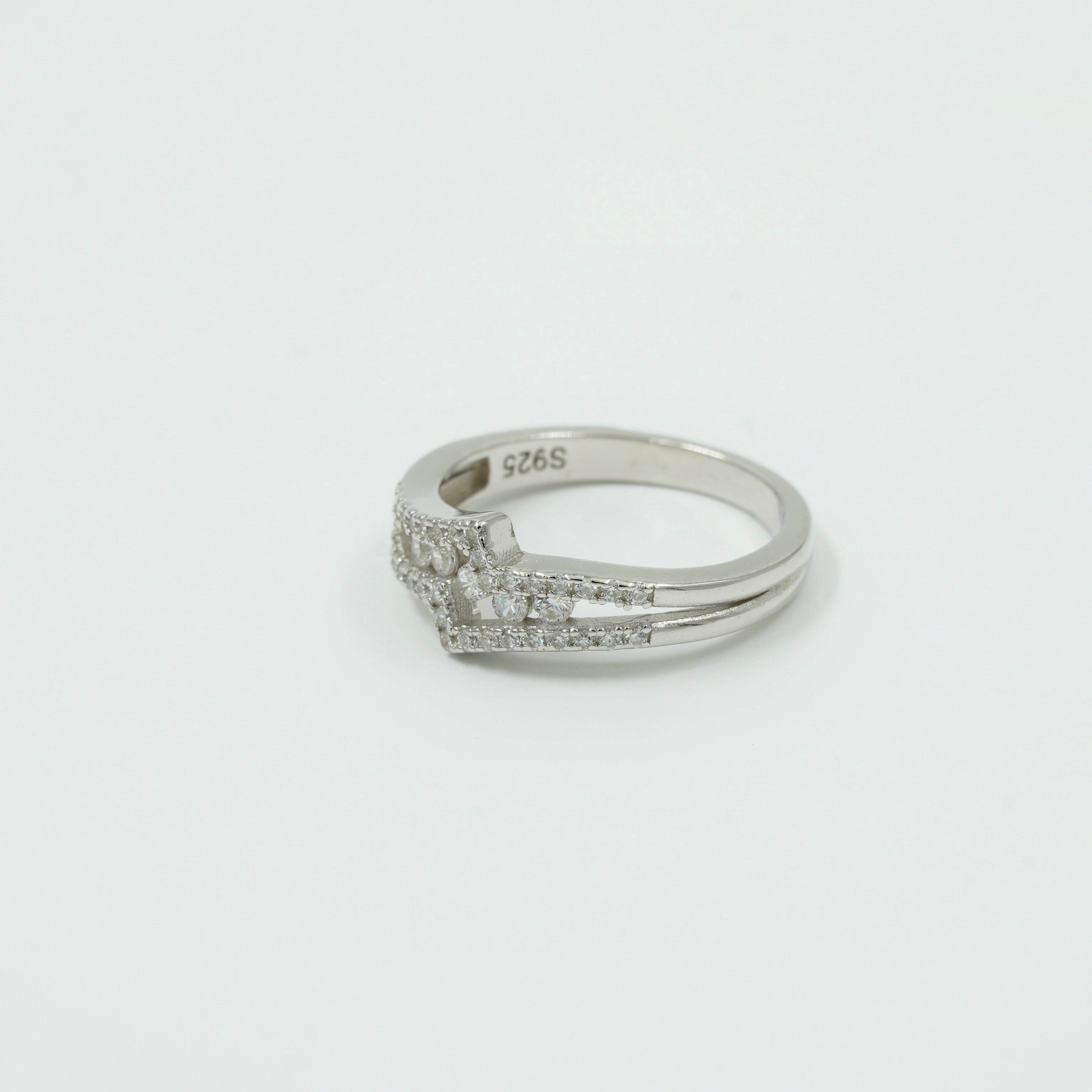 925 Silver Diamond-Cut Band Ring with Dual Row Stones