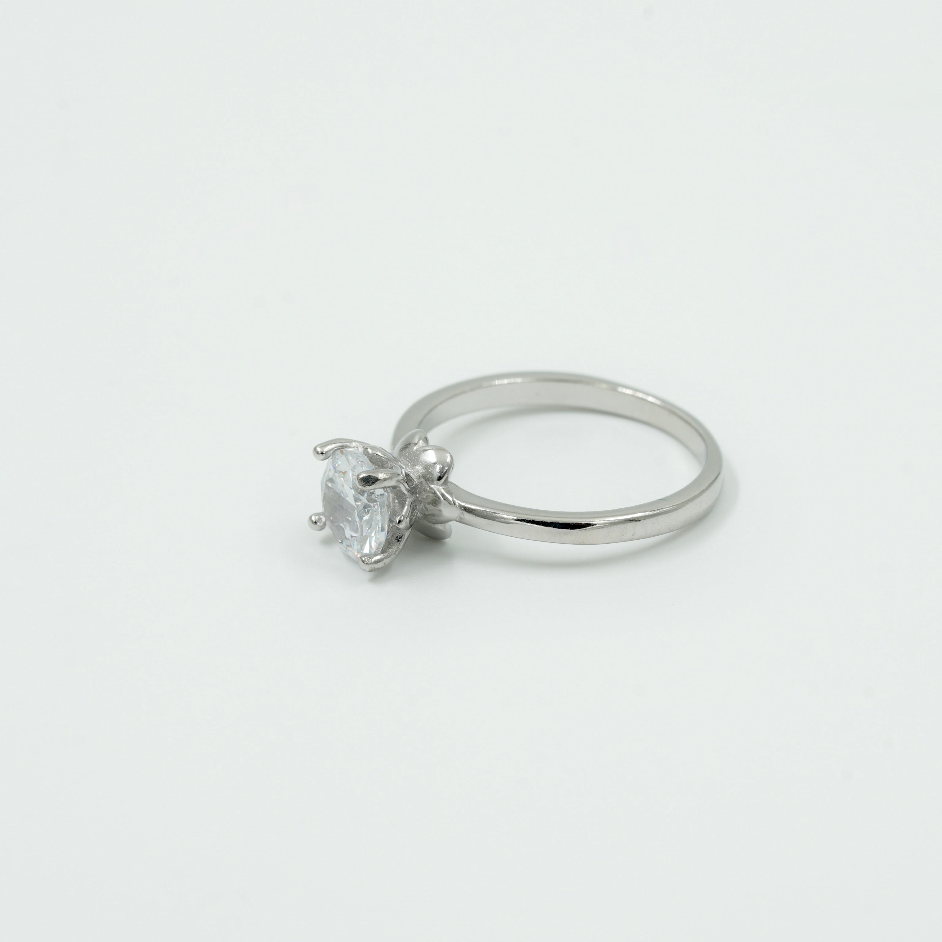 925 Silver Solitaire Heart Detail Ring with Round Cut Stone