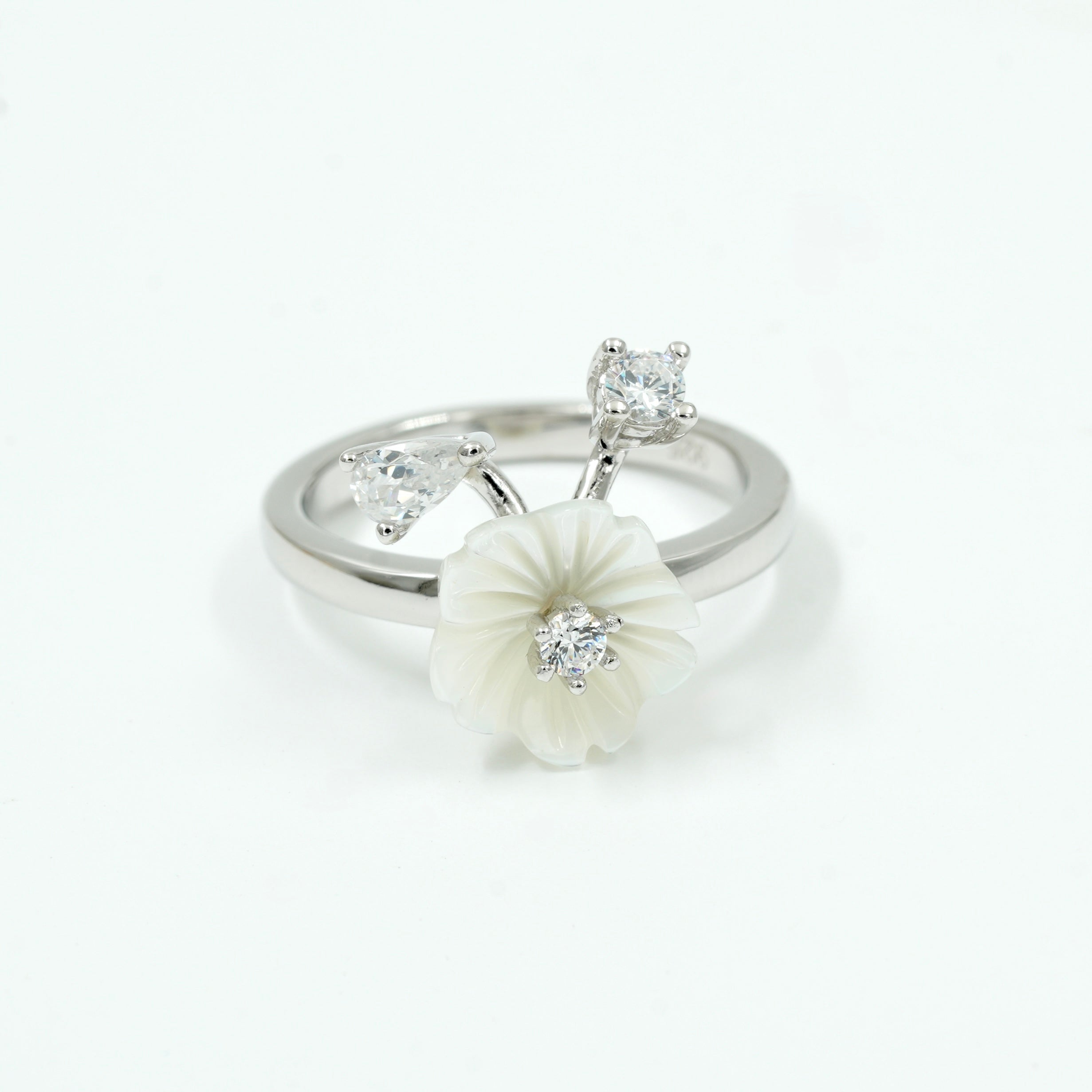 925 Silver Carved Floral Diamond Ring – Elegant White Stone with Dual Accent Stones