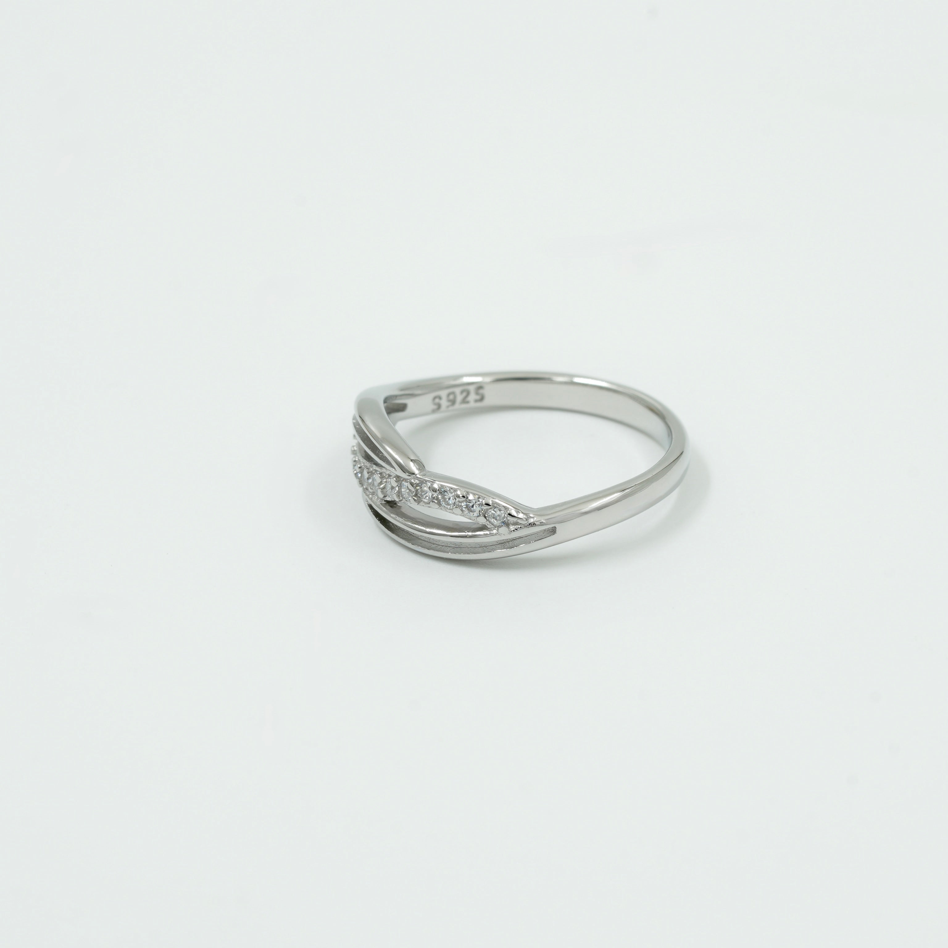 925 Silver Twisted Infinity Ring with CZ Diamonds – Elegant Minimalist Design