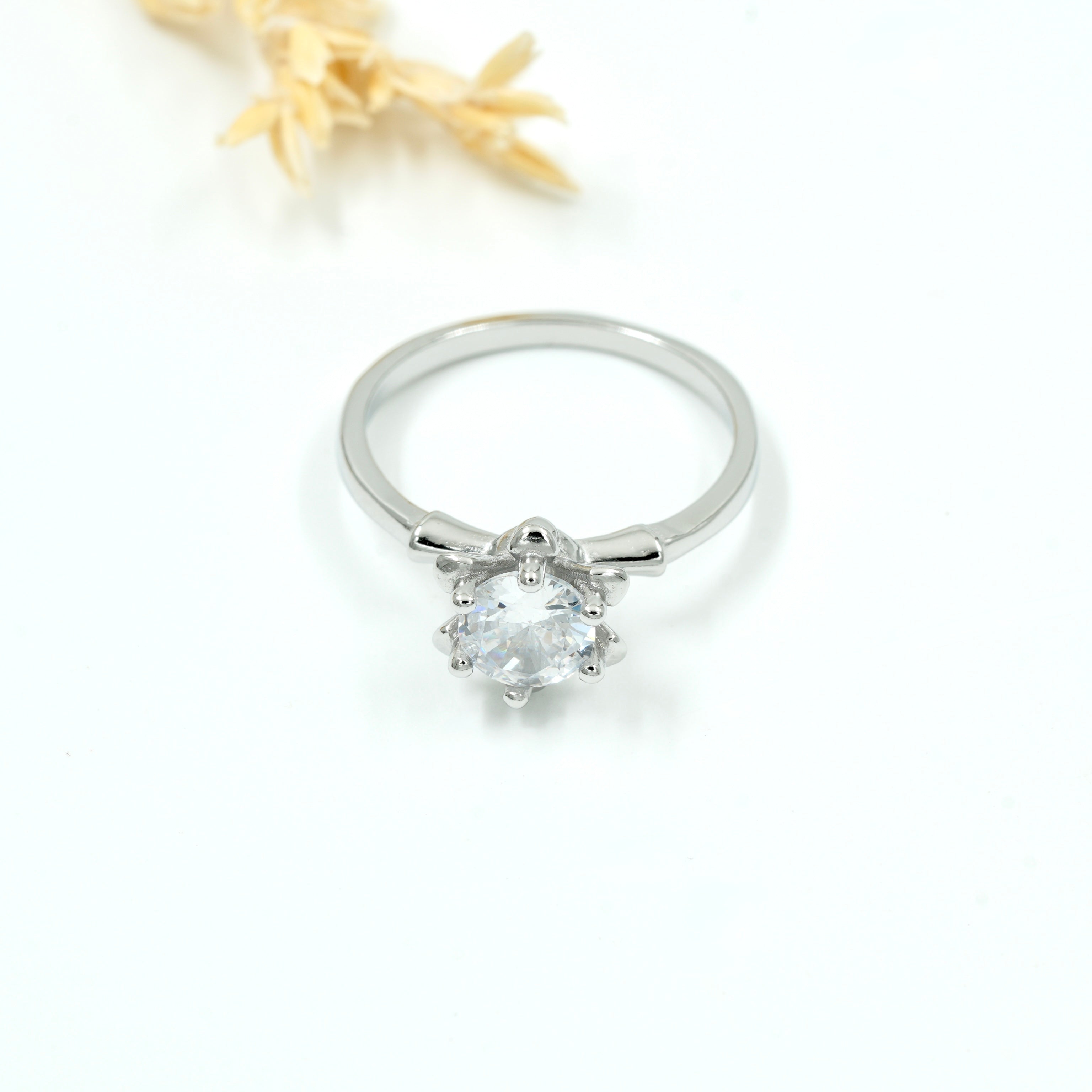 925 Silver Solitaire Engagement Ring with Round Zircon Stone