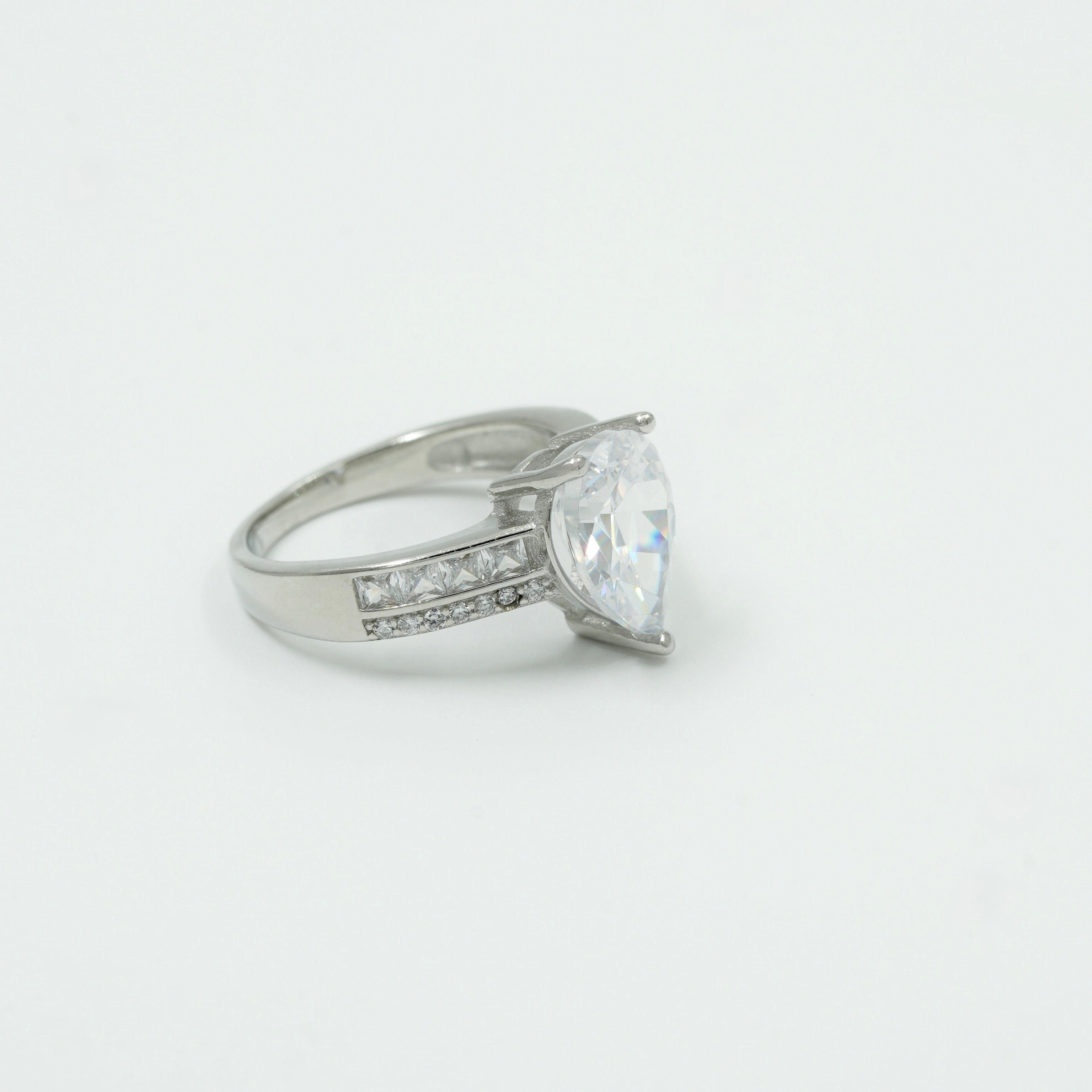 925 Sterling Silver Pear-Cut Solitaire Ring with Side Accents
