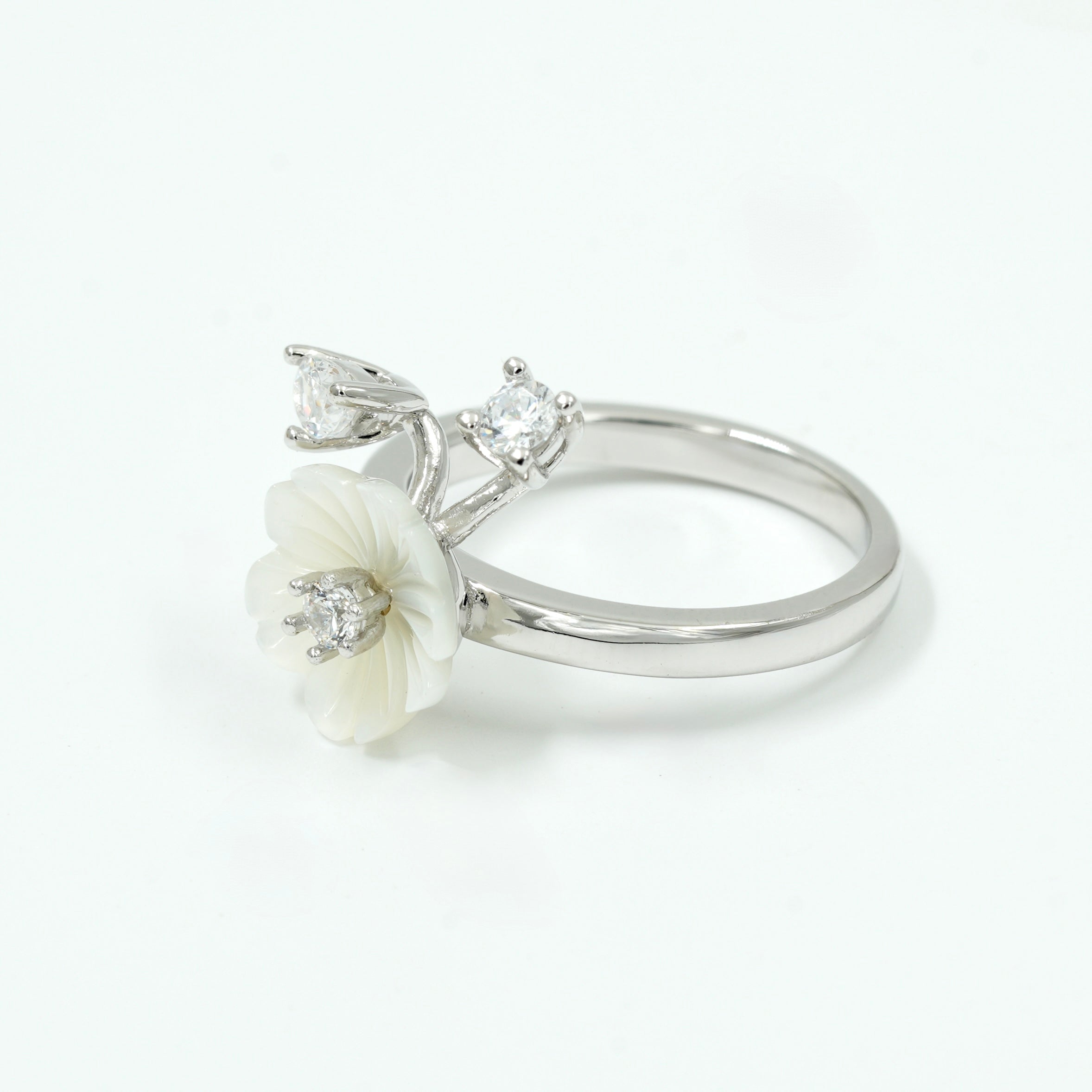 925 Silver Carved Floral Diamond Ring – Elegant White Stone with Dual Accent Stones