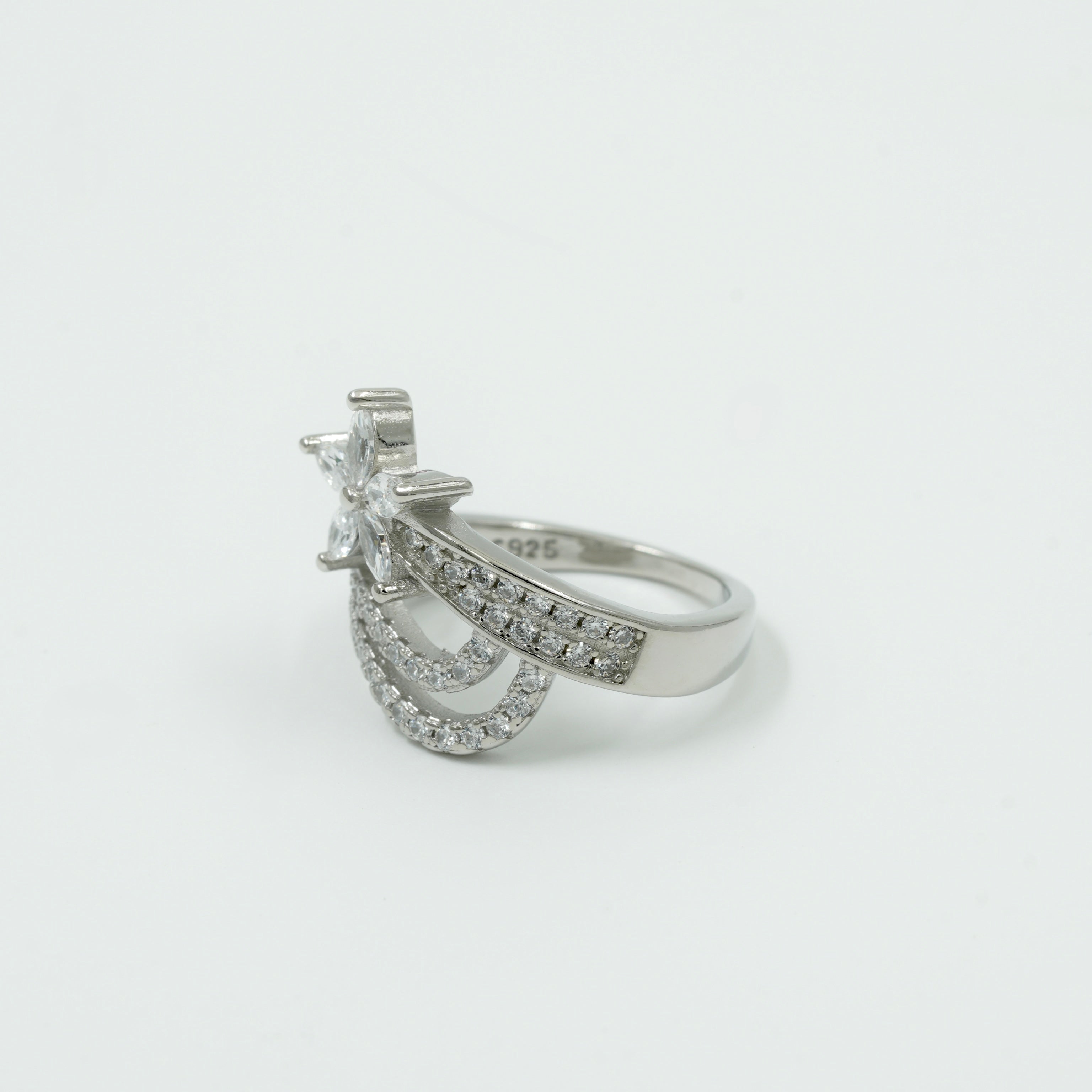 925 Sterling Silver Floral Diamond Ring – Elegant Flower Design