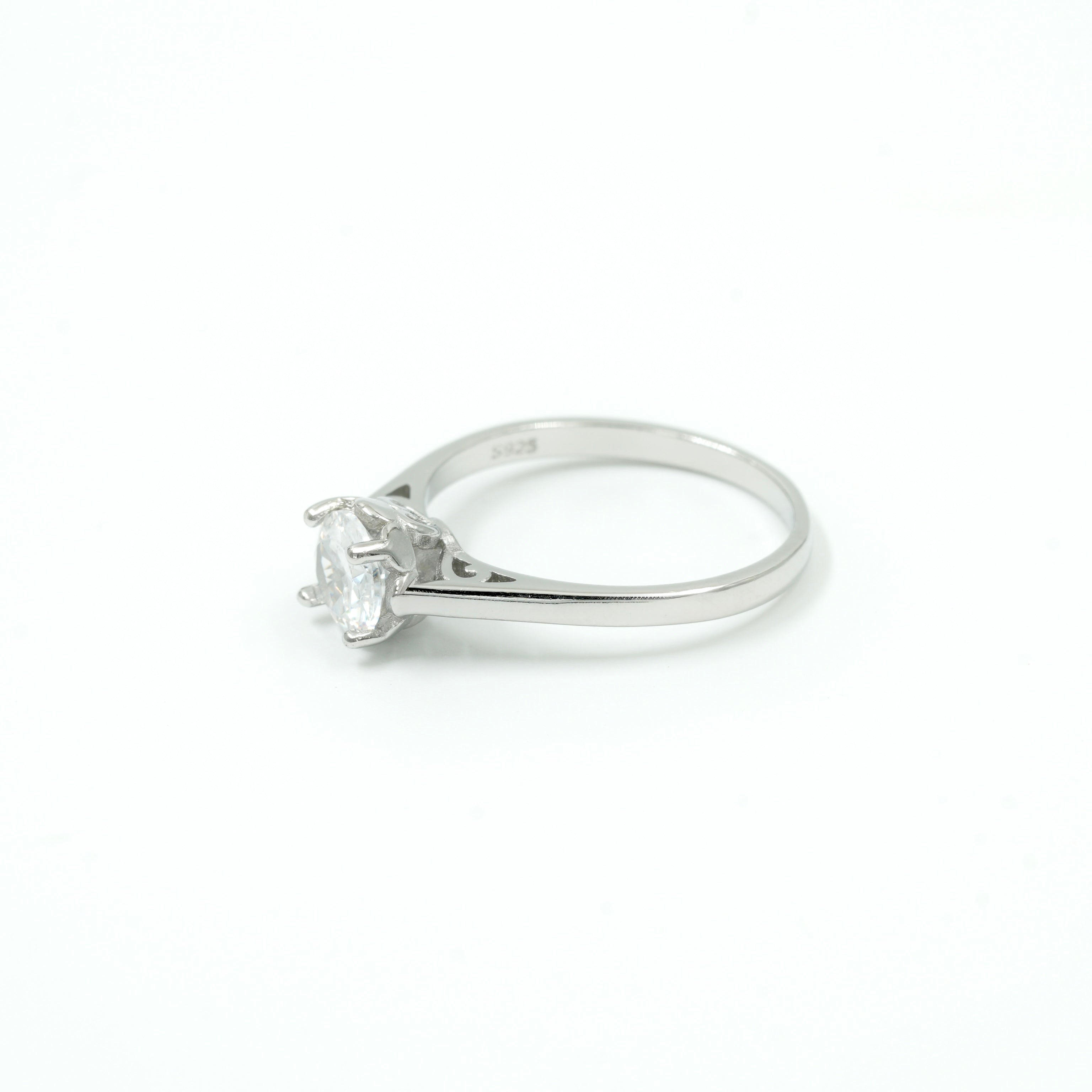 925 Silver Classic Solitaire Ring – Round Cut Stone