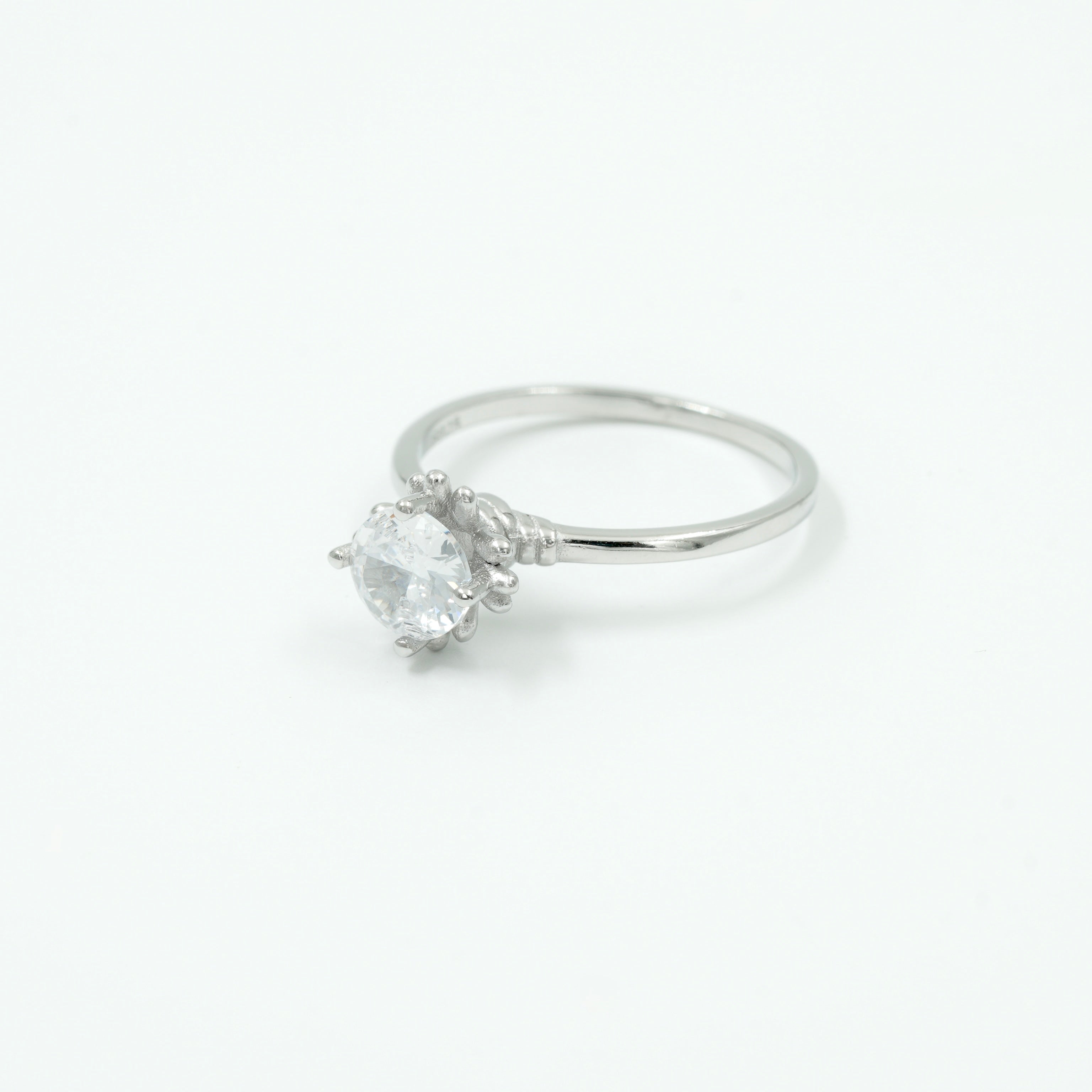 925 Sterling Silver Minimal Round Solitaire Ring – Elegant Floral Prong Design