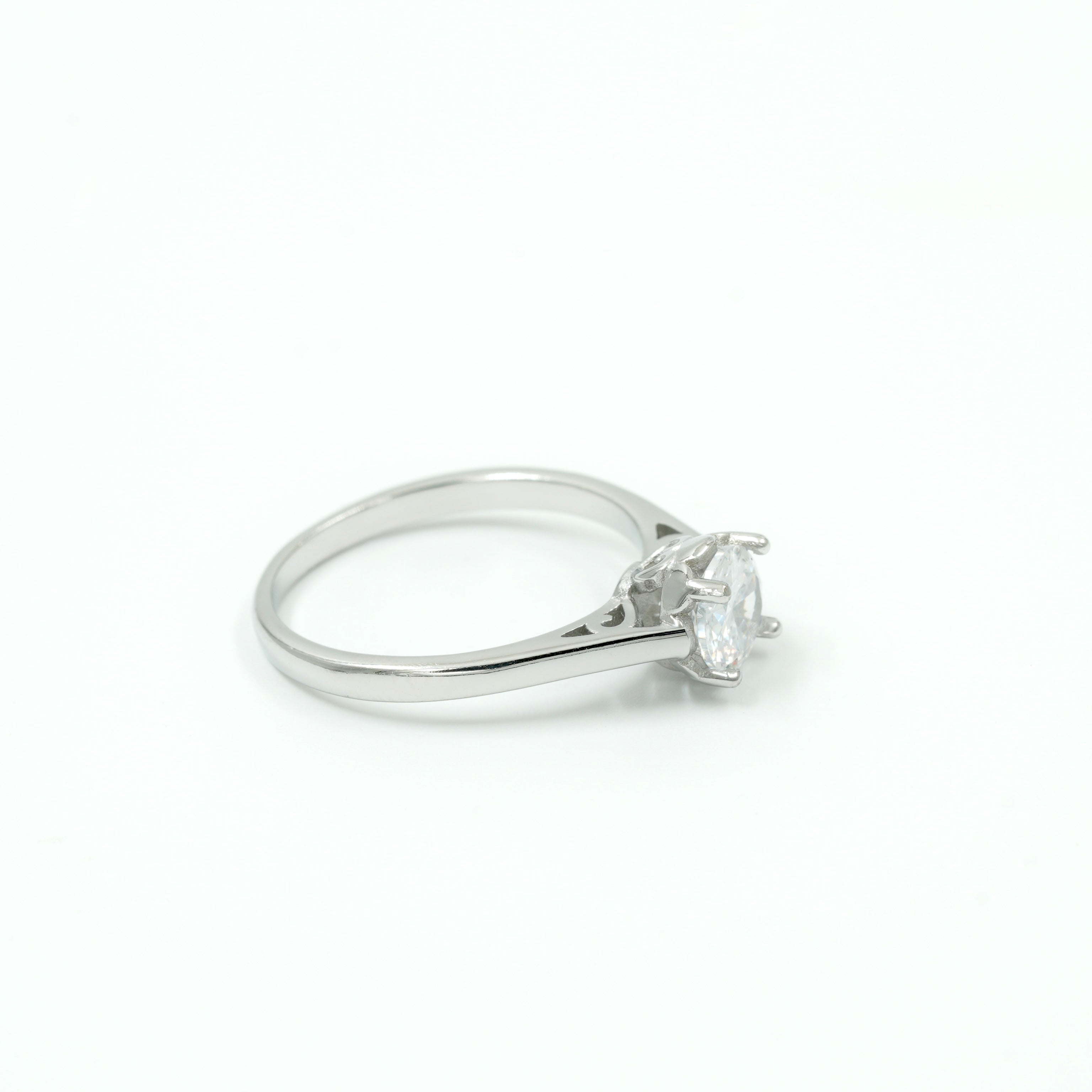 925 Silver Classic Solitaire Ring – Round Cut Stone