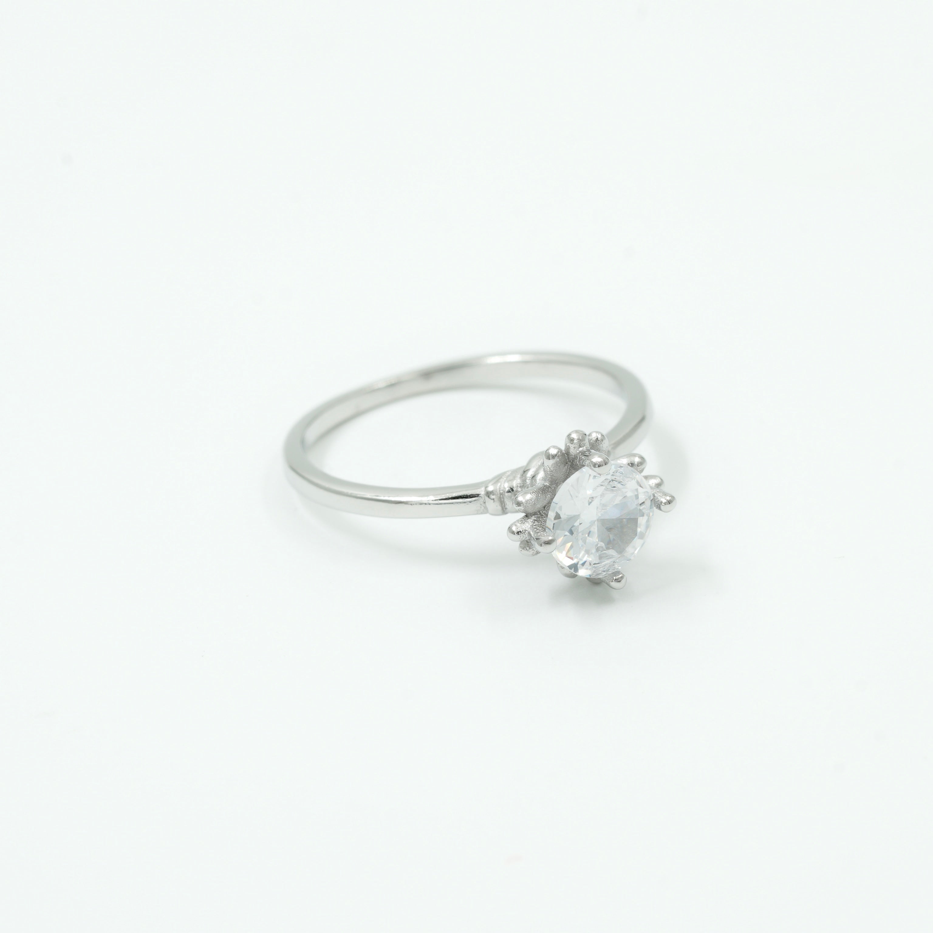 925 Sterling Silver Minimal Round Solitaire Ring – Elegant Floral Prong Design