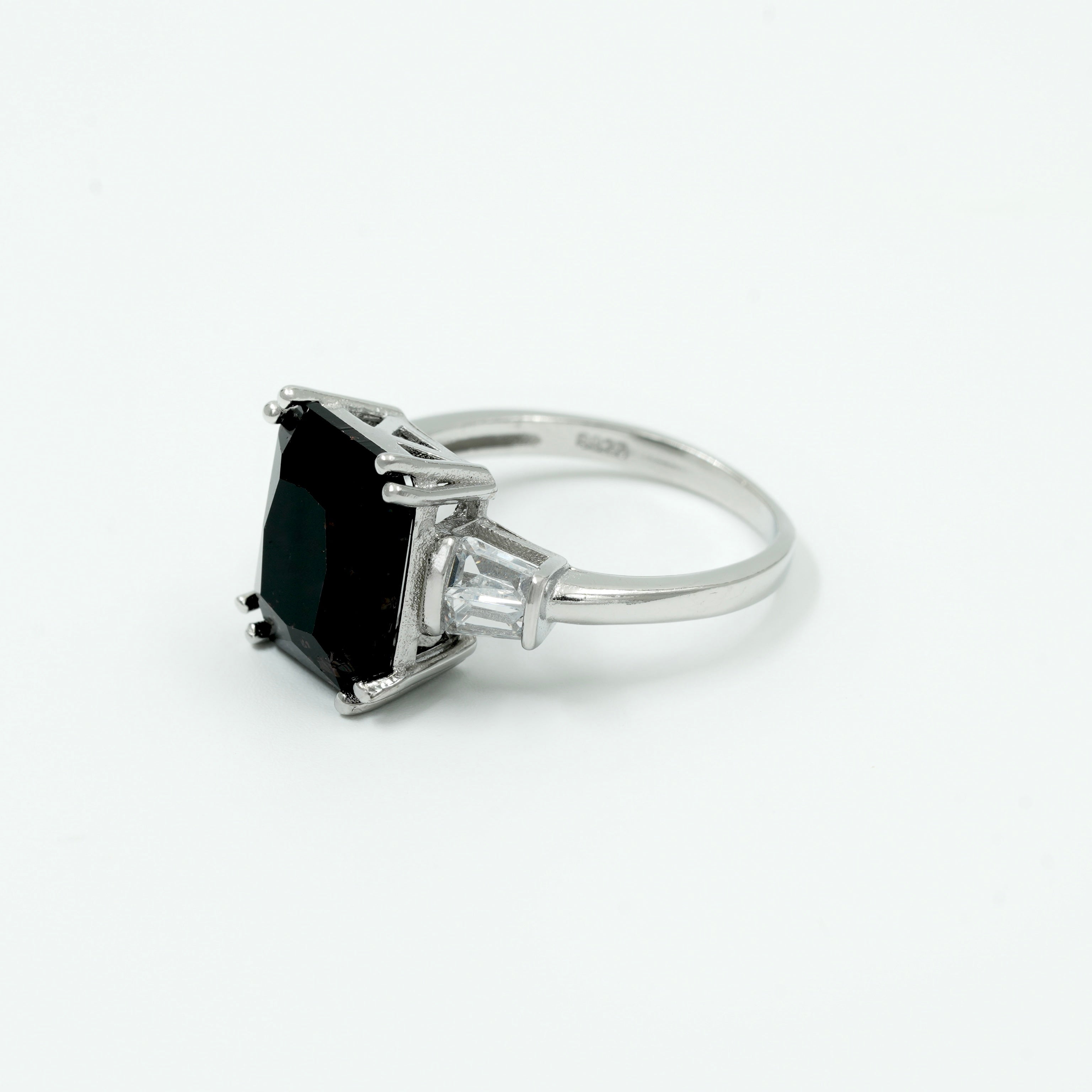 Black Heart Stone 925 Silver Ring with CZ Accents – Elegant Sterling Silver Jewellery