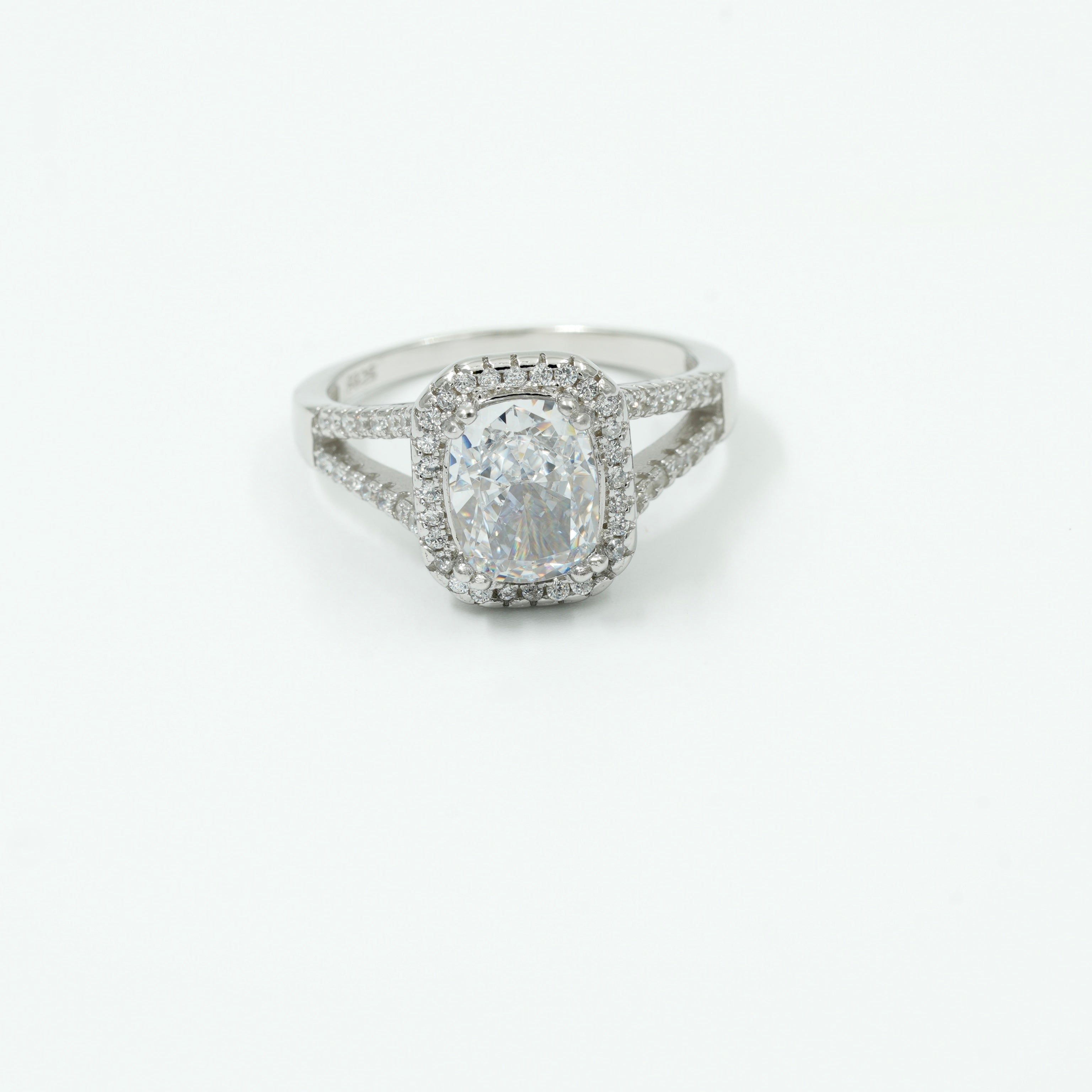 925 Sterling Silver Cushion-Cut Halo Ring with Split Shank – Elegant Women’s Statement Ring