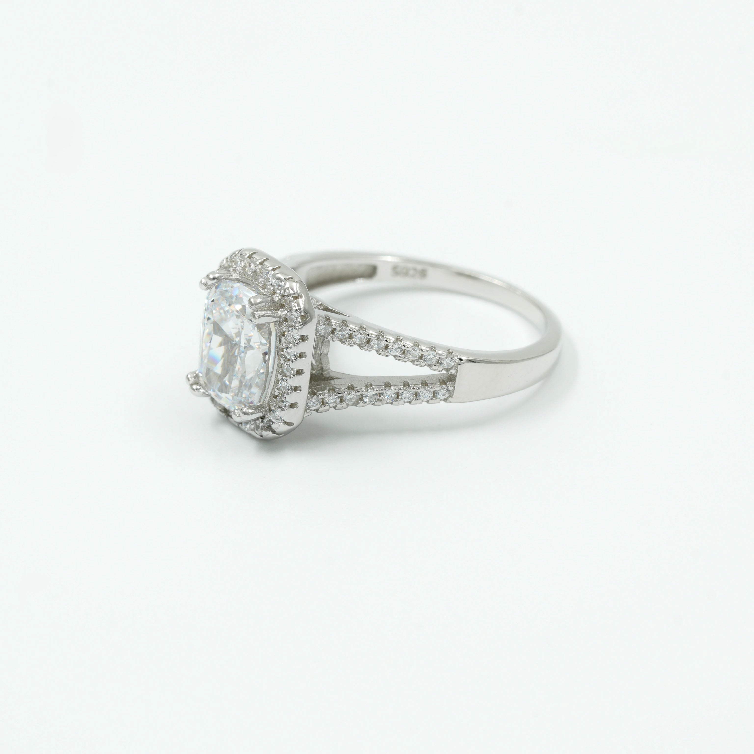 925 Sterling Silver Cushion-Cut Halo Ring with Split Shank – Elegant Women’s Statement Ring