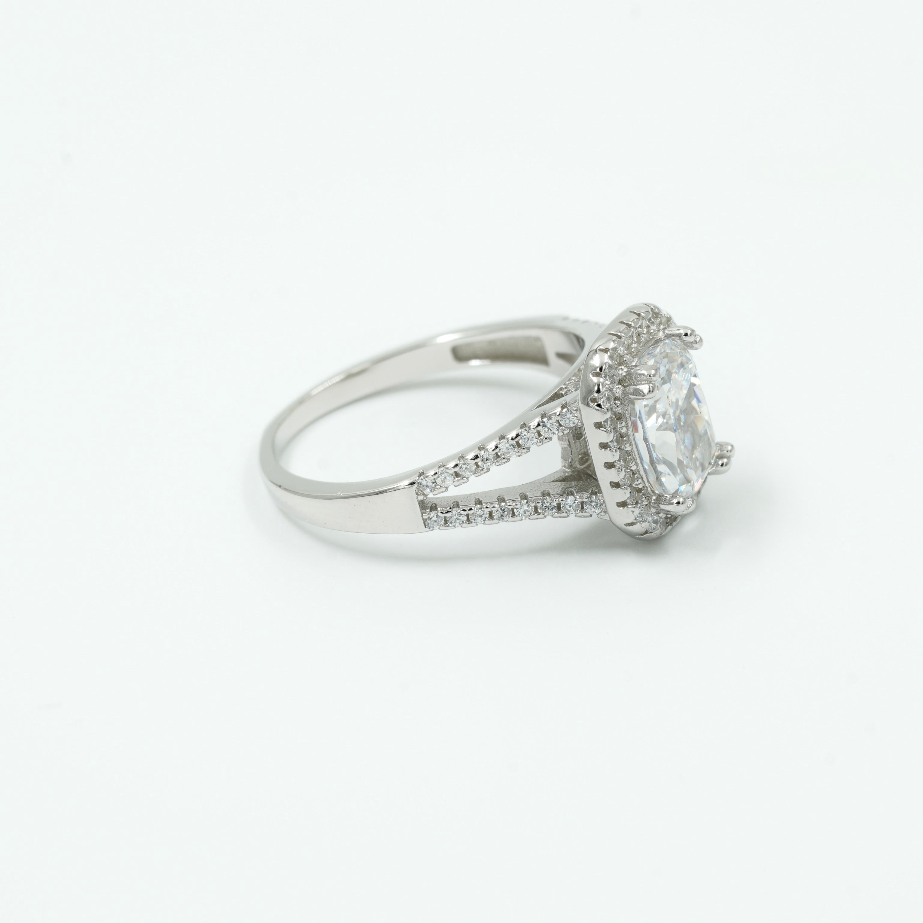 925 Sterling Silver Cushion-Cut Halo Ring with Split Shank – Elegant Women’s Statement Ring