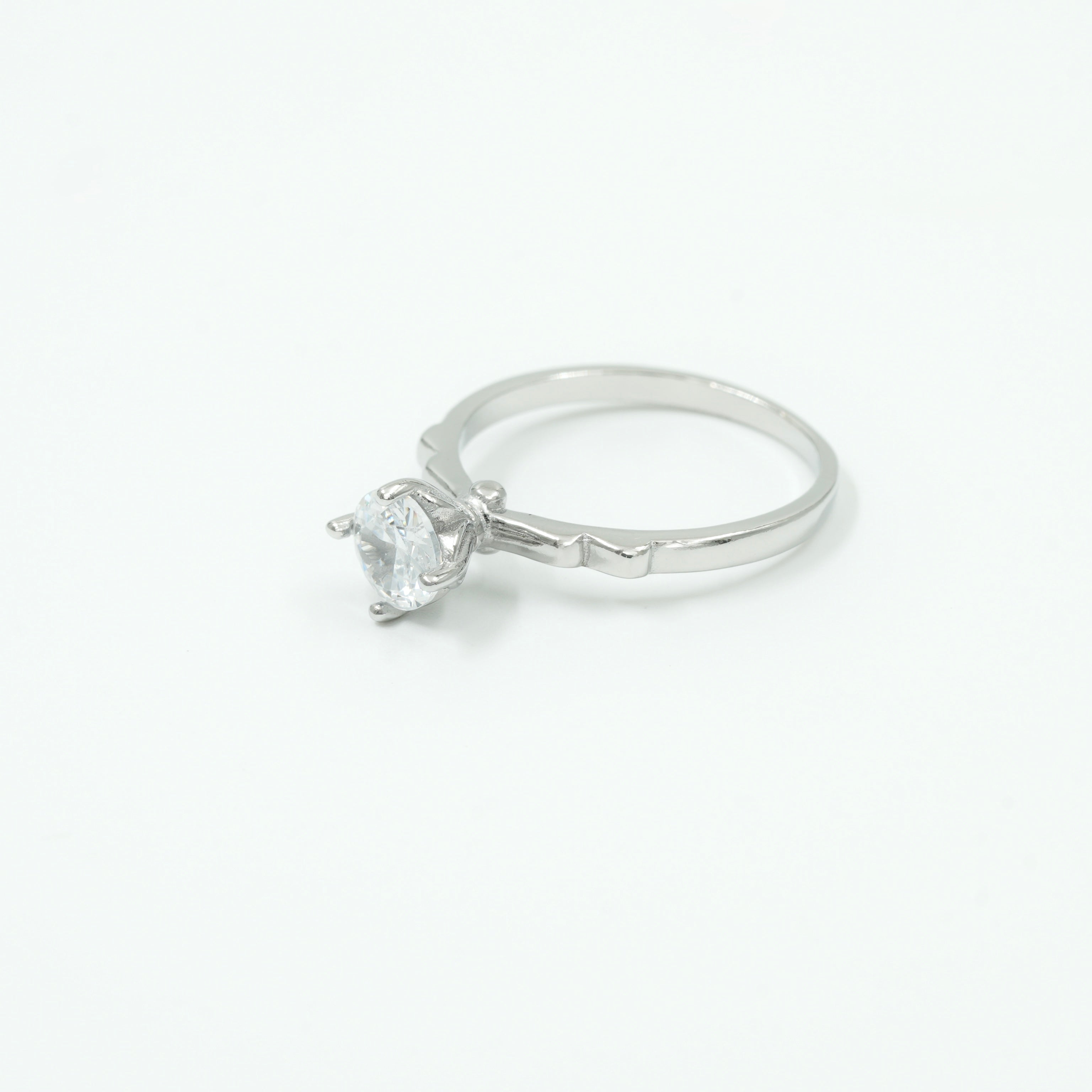 925 Sterling Silver Solitaire Ring with Round CZ Stone – Minimal Elegant Design