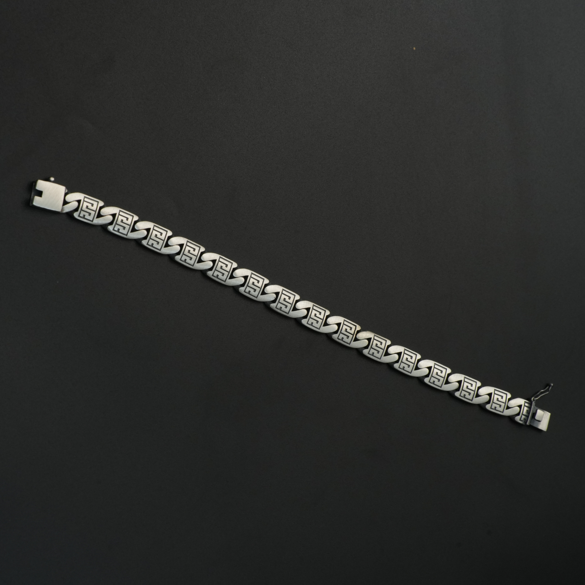 Unisex Silver Chain Bracelet Bold Look
