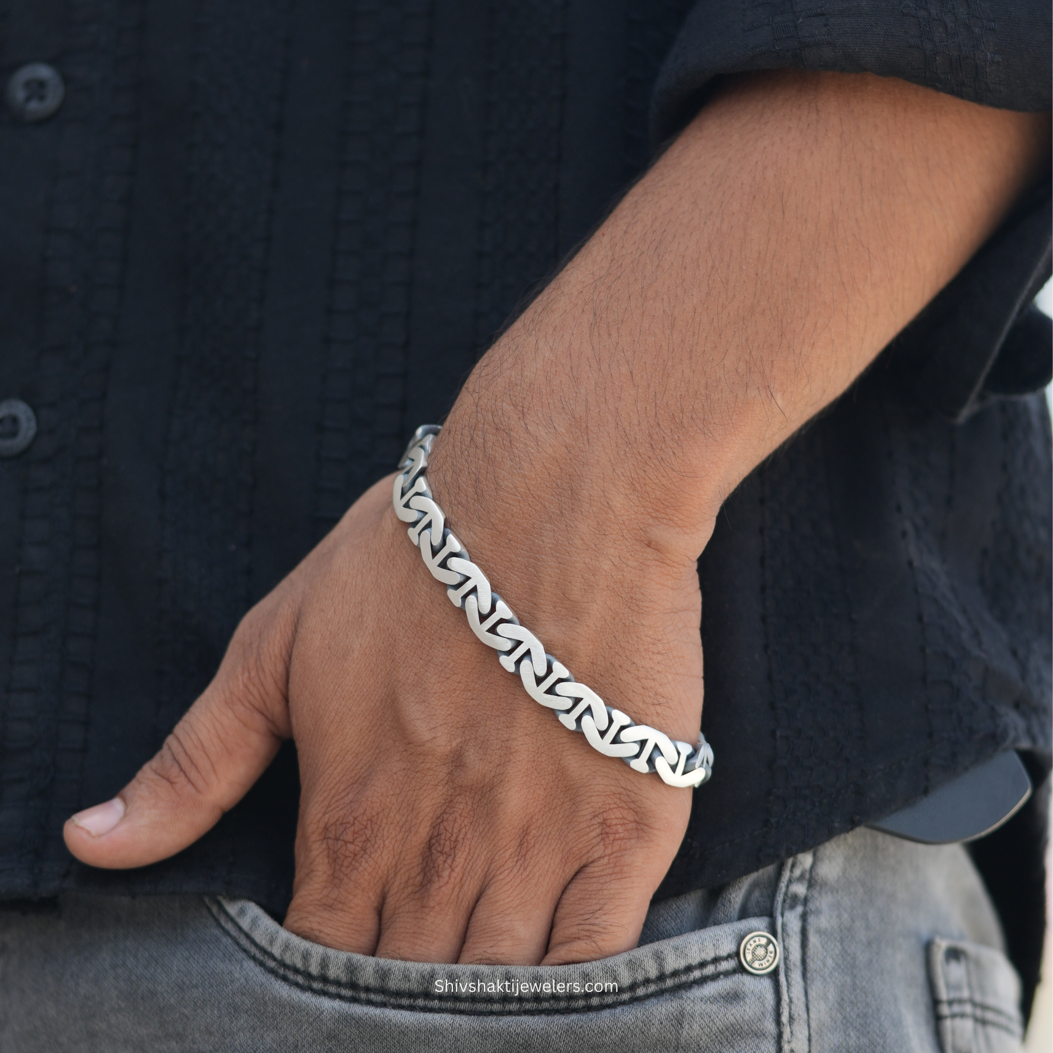 Stylish 925 silver men’s bracelet chain design – front wrist view
