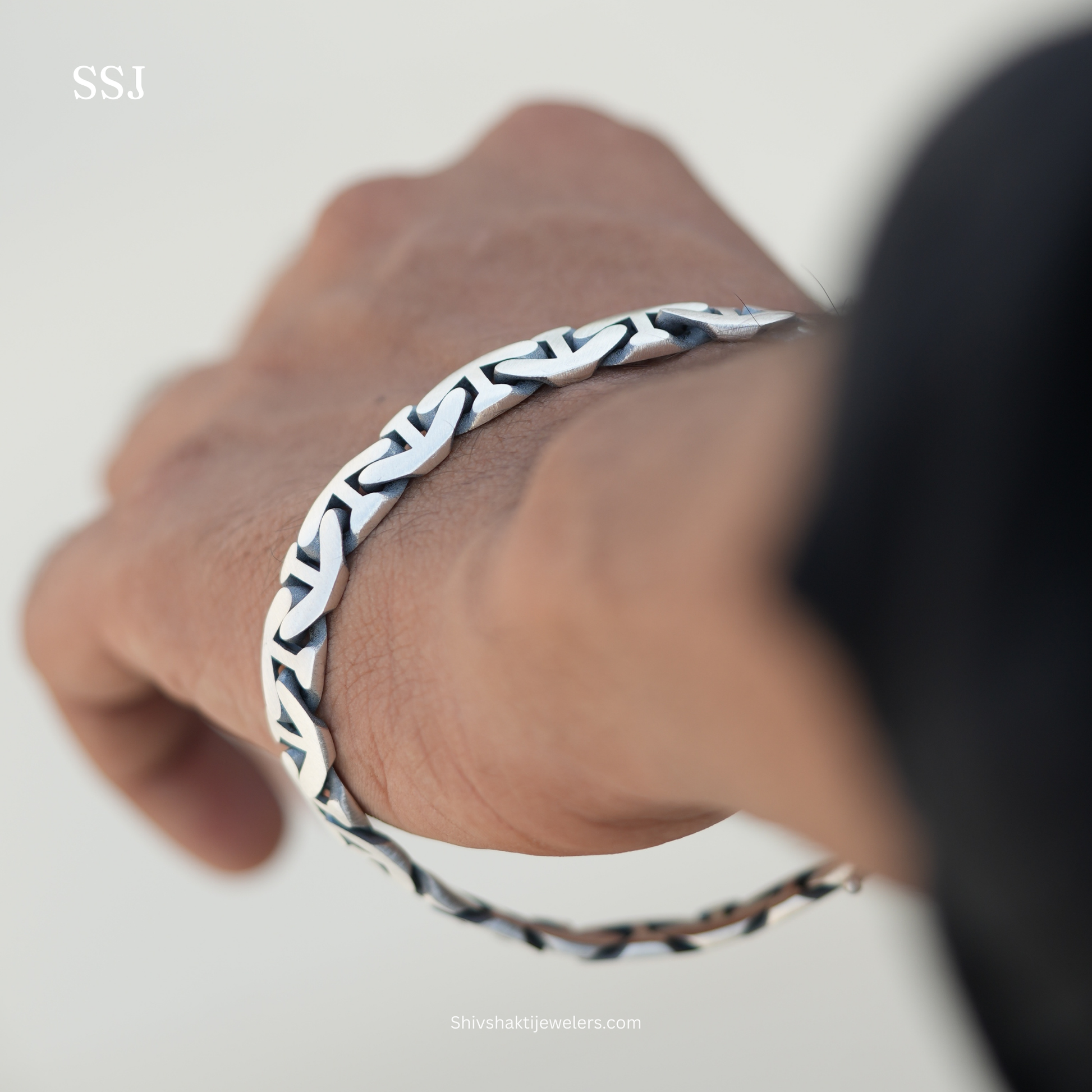 Real 925 silver bracelet for men – wrist style closeup
