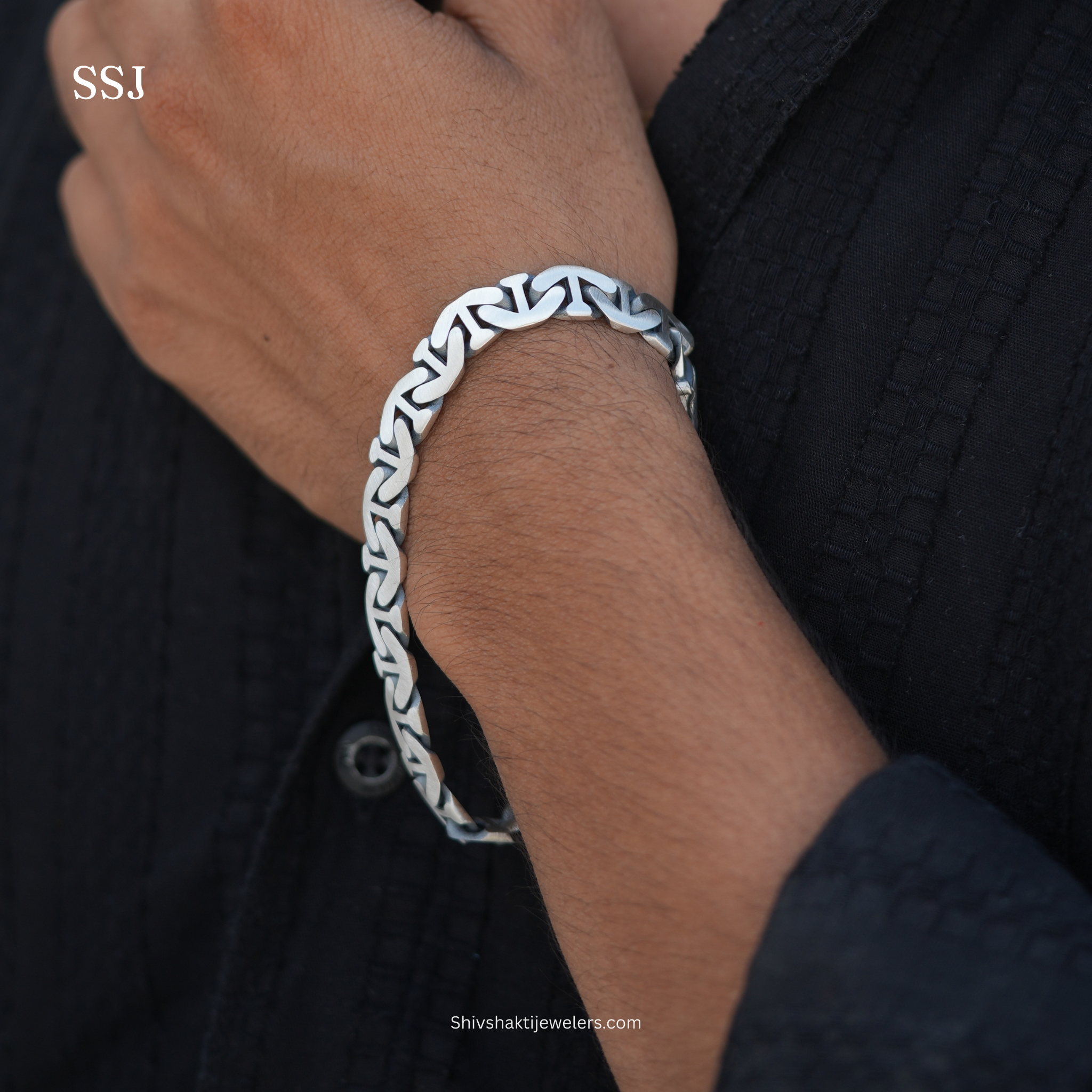 Men’s sterling silver bracelet – elegant heavy chain design side view
